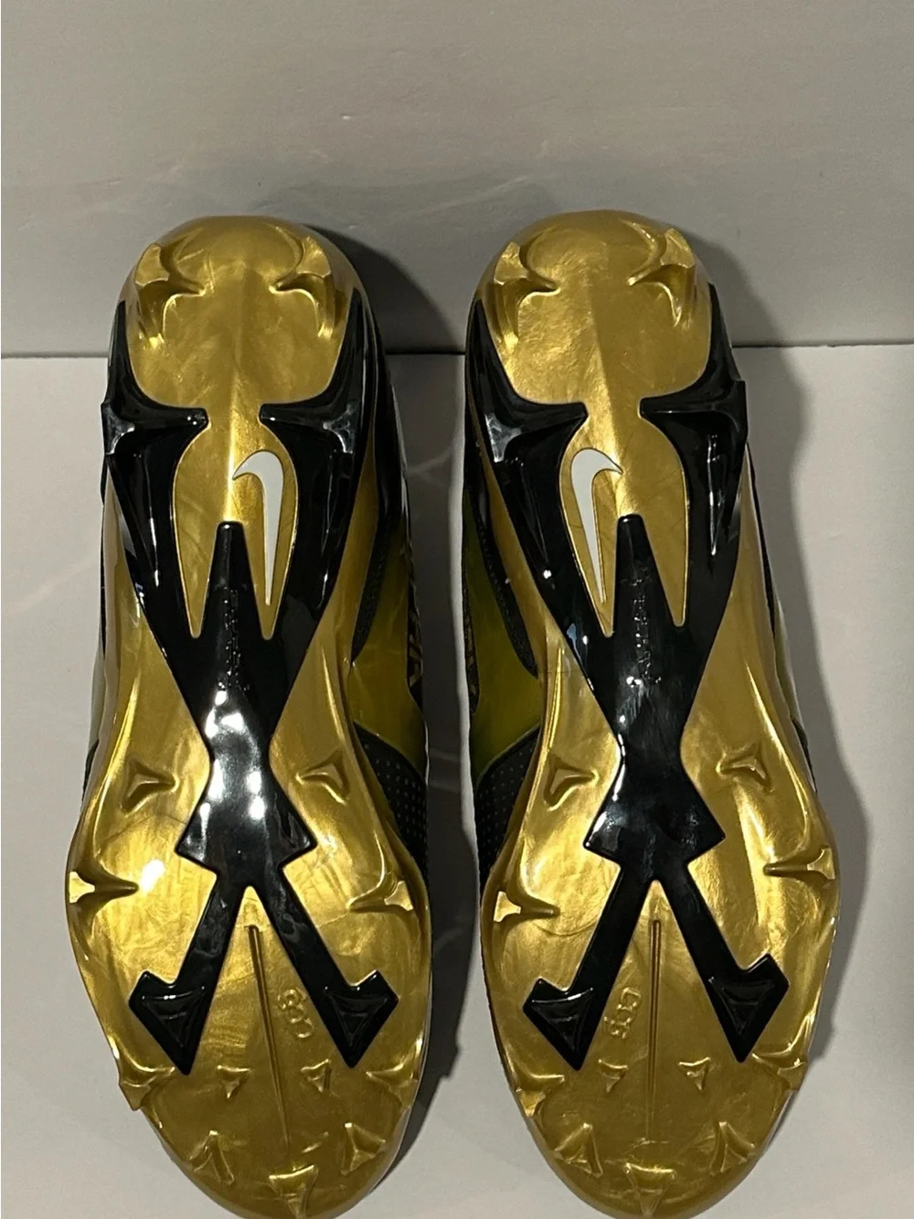 Nike Alpha Menace 4 Pro 'Black Gold' Football Cleats (FD7037-003) Sz: 13